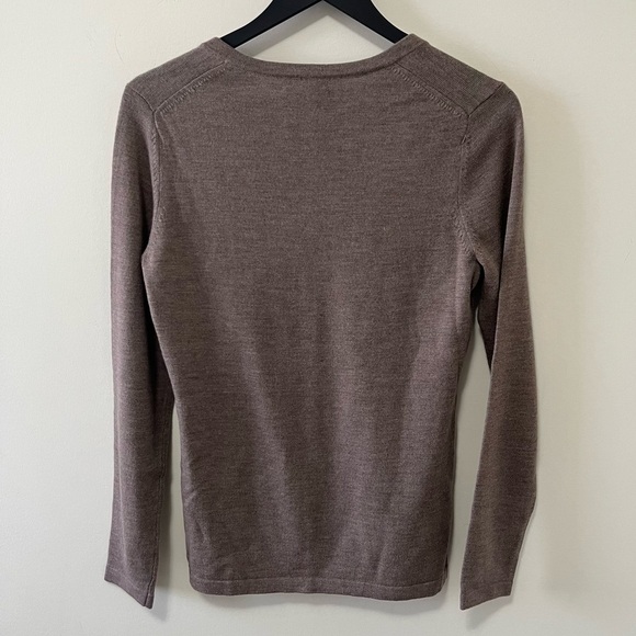 Lord & Taylor 100% Merino Wool V-Neck Sweater Size S - Picture 2 of 10